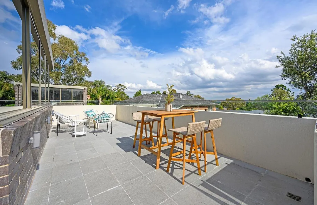 Putney Brand New Luxury House Pool & Waterview-1
