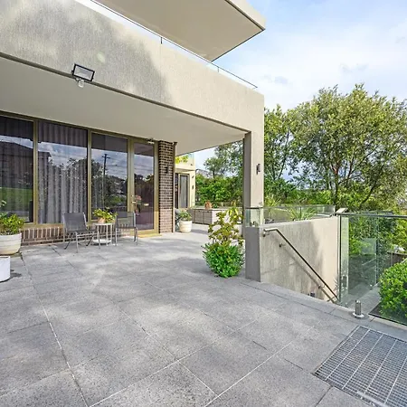 Putney Brand New Luxury House Pool & Waterview-2
